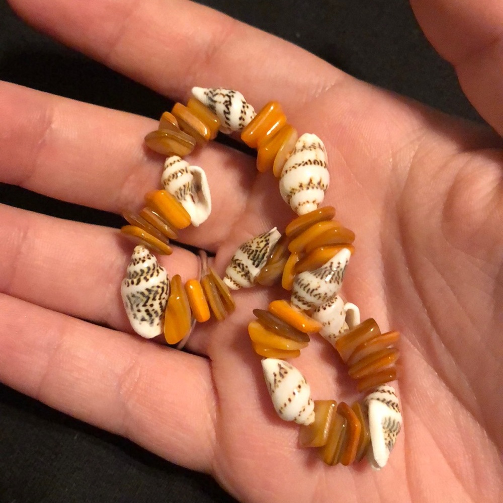 ‼️PRICE DROP‼️ Shell bracelet - Picture 3 of 4